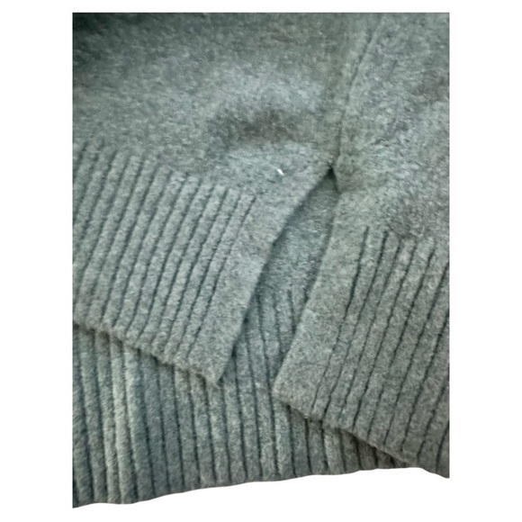 Nine West V-Neck Tunic Cozy Relaxed Fit Green V-Neck Sweater with Side Slit, s L - Picture 3 of 6